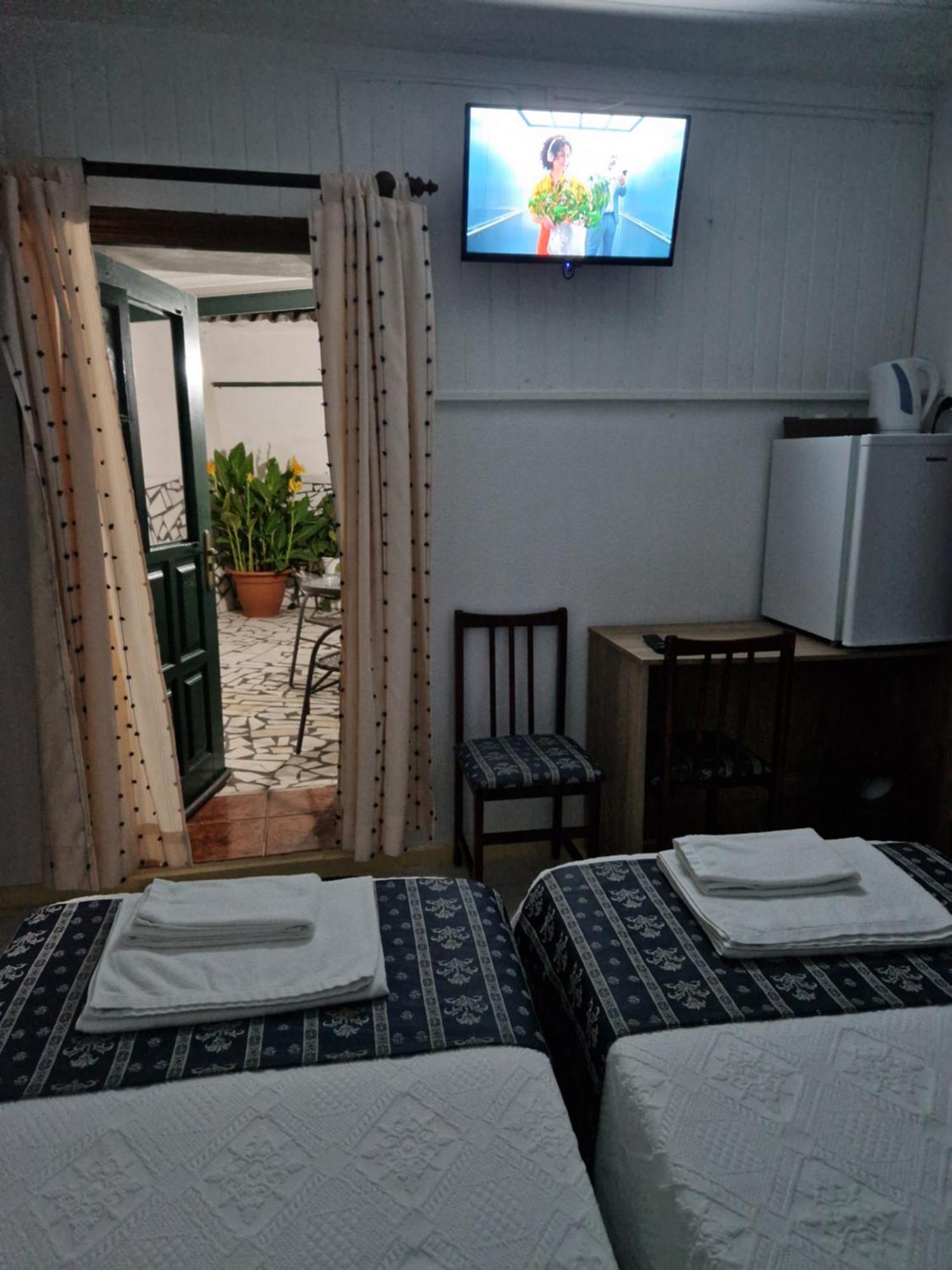 Residencial Antonio Mocisso Guesthouse Элваш Экстерьер фото